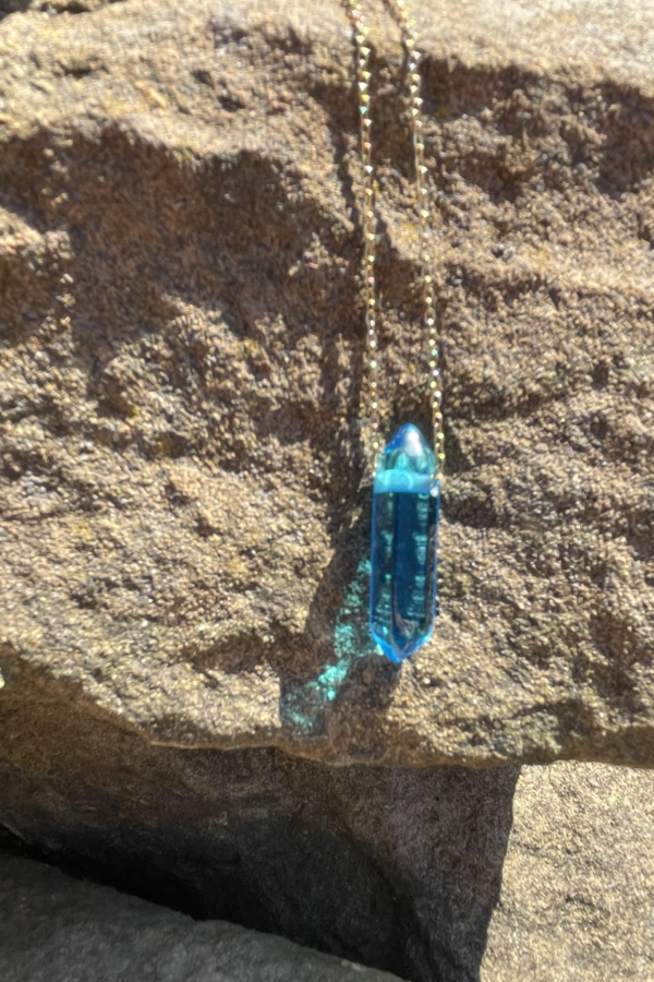 Naszyjnik z błękitnym kamieniem