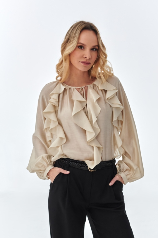 Bluzka beżowo-złota z falbanami w stylu boho z wiązaniem przy dekolcie
