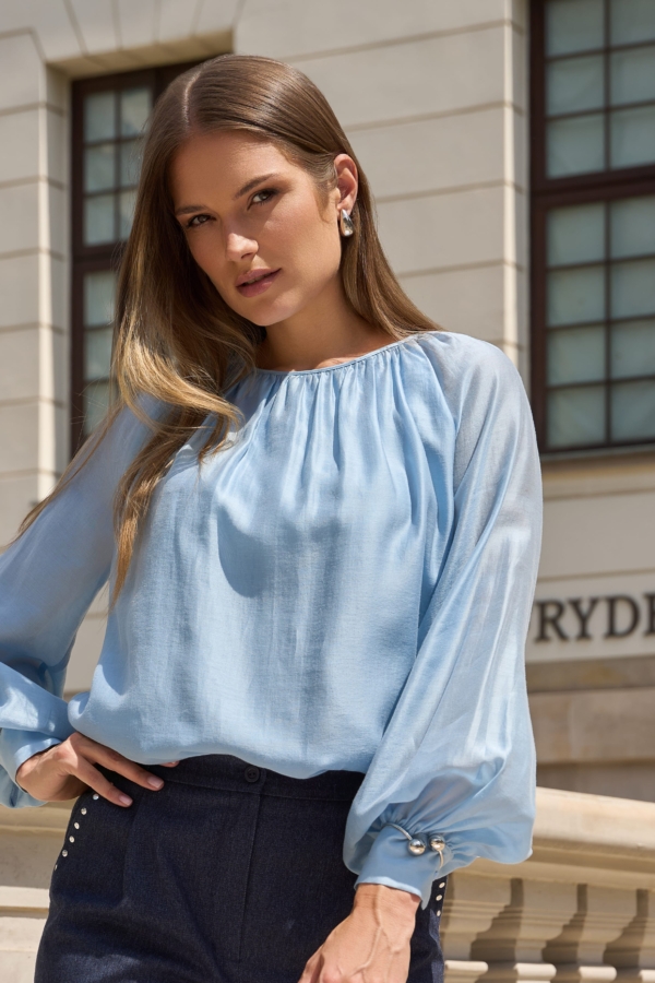 Błękitna bluzka CELINE – elegancka bluzka z marszczonym dekoltem
