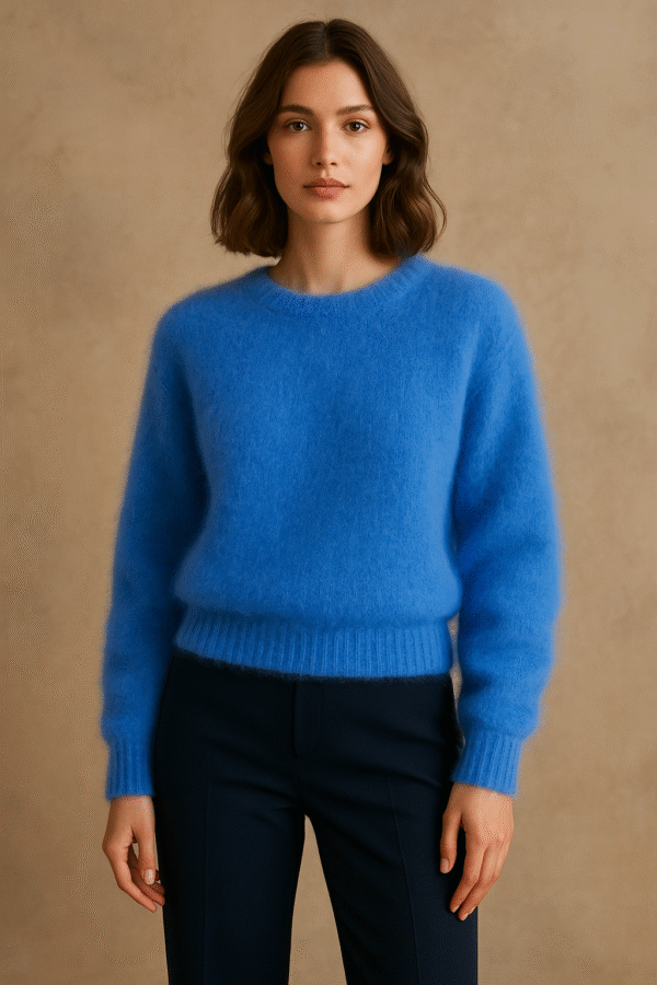 błękitny sweter z moheru, niebieski sweter damski, sweter z moherem EZURI, błękitny sweter damski