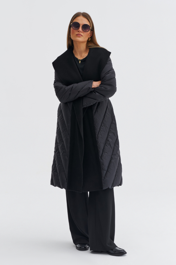 CZarny płaszcz z wełny i kaszmiru