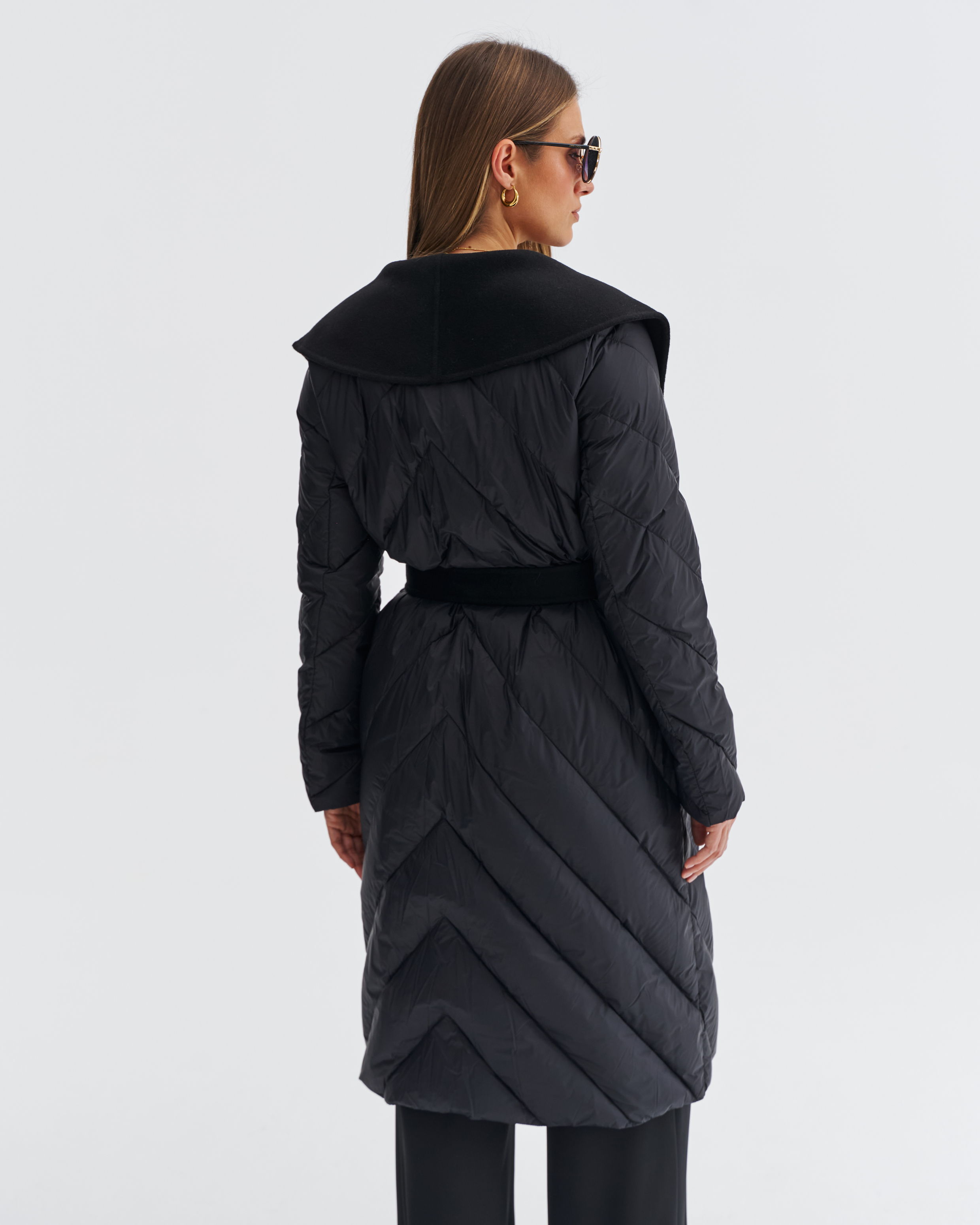 CZarny płaszcz z wełny i kaszmiru