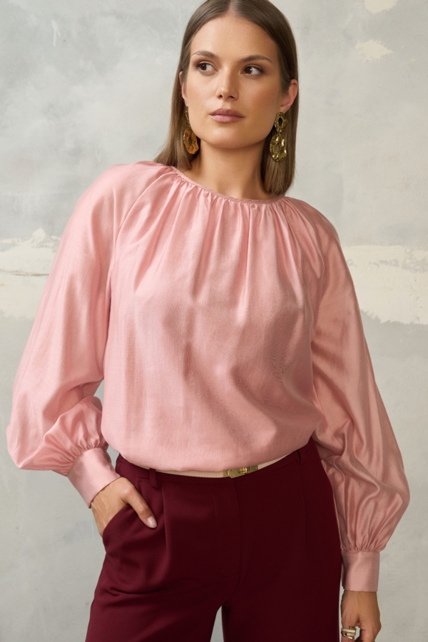 óżowa bluzka EZURI, gładka różowa bluzka, bluzka z połyskiem, różowa bluzka z długim rękawem