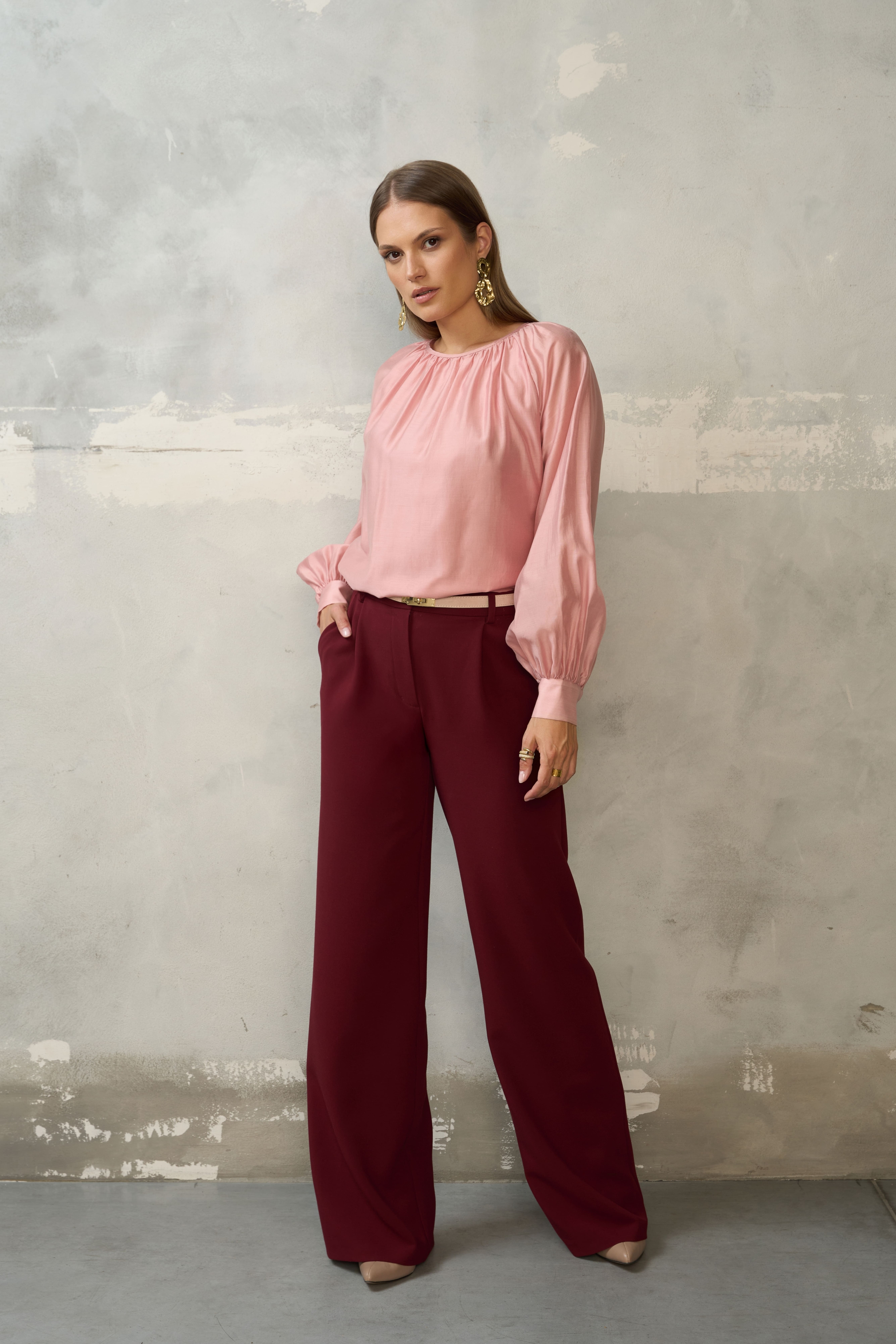 óżowa bluzka EZURI, gładka różowa bluzka, bluzka z połyskiem, różowa bluzka z długim rękawem