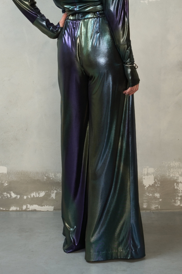 Metaliczne szerokie spodnie z wysokim stanem GALAXY, widok z przodu