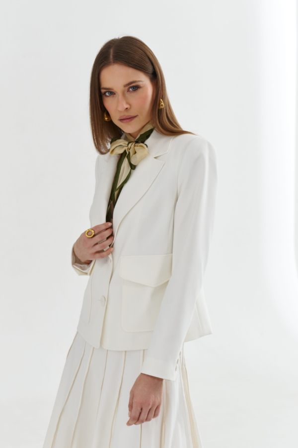 Biała marynarka MONACO damska – krótki fason, przód