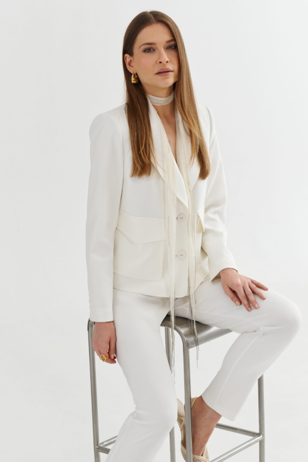 Marynarka MONACO biała – stylizacja z białymi spodniami, total look