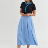Rozkloszowana spódnica midi błękitna – elegancka linia i długość midi