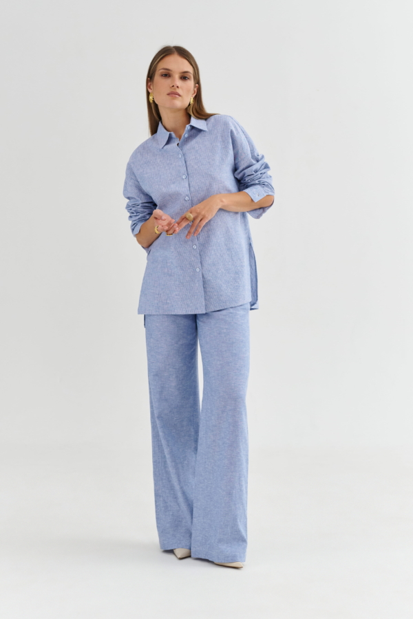 Błękitne spodnie z szeroką nogawką – wysoki stan, elegancka linia