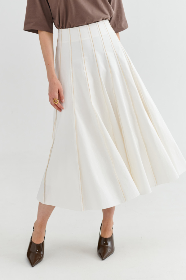 Spódnica midi ecru rozkloszowana z wysokim stanem i przeszyciami