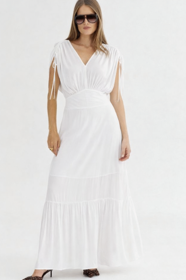 Biała sukienka maxi z dekoltem V – wiązane rękawy i szeroki pas w talii