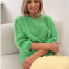 oczysta zieleń – sweter moherowy, ujęcie przód, minimalistyczny krój