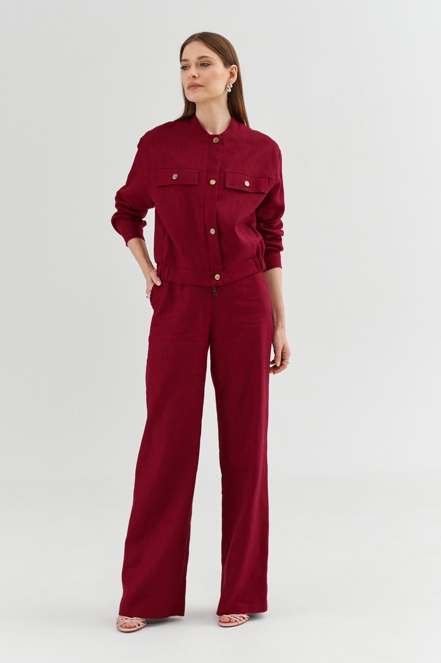 Bordowa bomberka damska z ramii i bawełny, złote napy