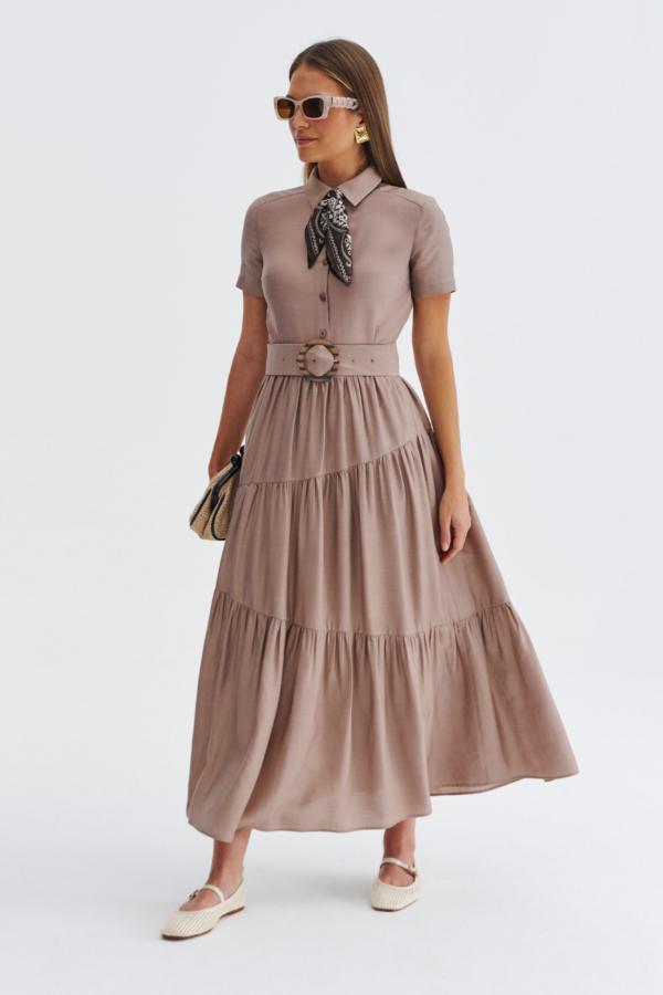 Beżowa sukienka midi z falbanami, krótkim rękawem i paskiem w talii