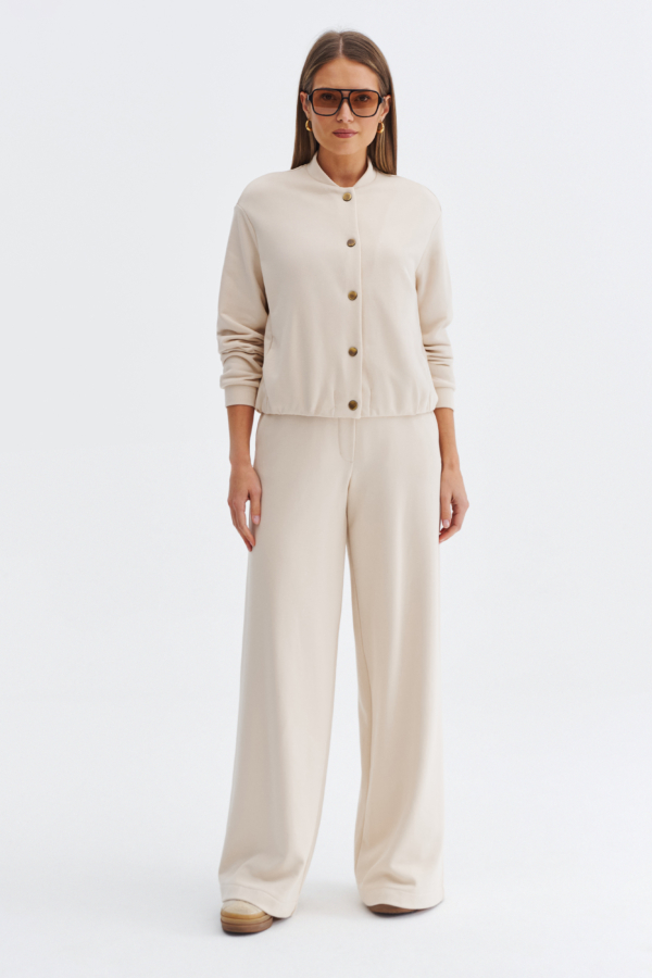 Jasne spodnie ecru z szeroką nogawką