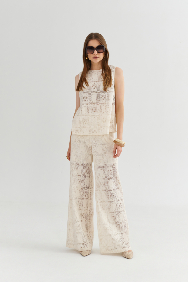 Damska bluzka ecru z koronki o geometrycznym wzorze