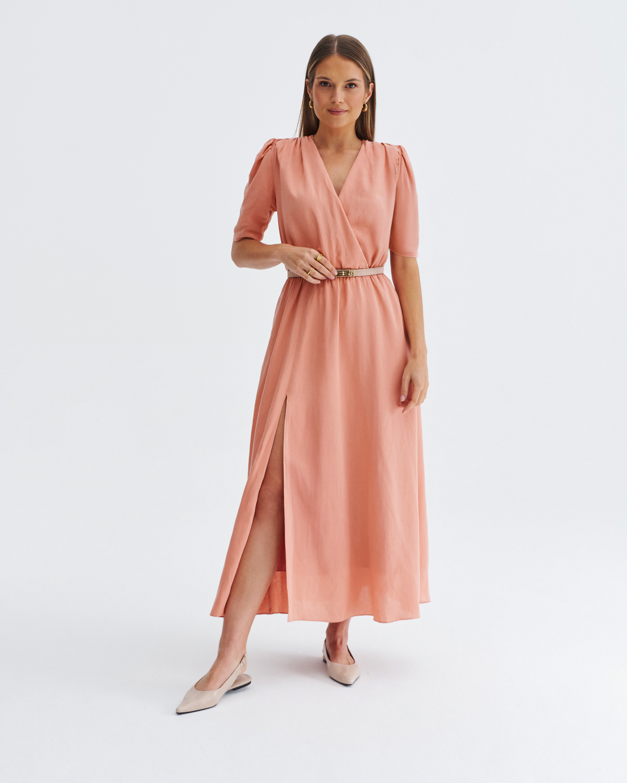 sukienka maxi z kopertowym dekoltem i rozcięciem na nodze