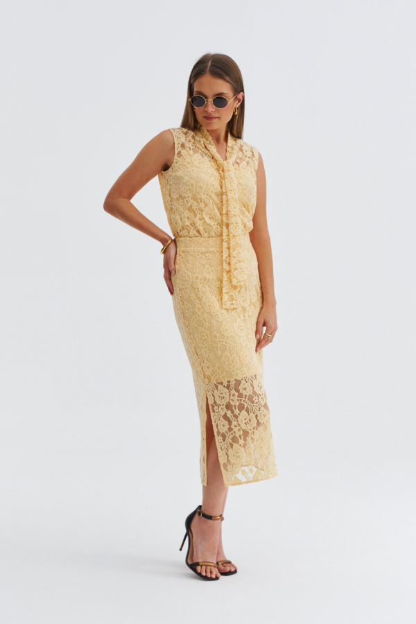 Żółta koronkowa bluzka damska z szarfą przy szyi, bez rękawów