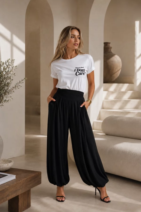 EZURI- dziewczyna w białym t-shircie z napisem i don't care oraz czarnych spodniach alladynkach.