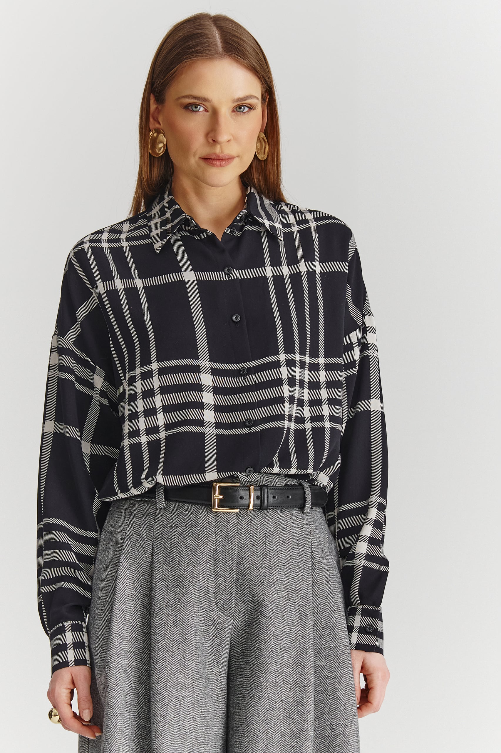 Koszula w kratę EMMA oversize - stylizacja ze spódnicą w jodełkę